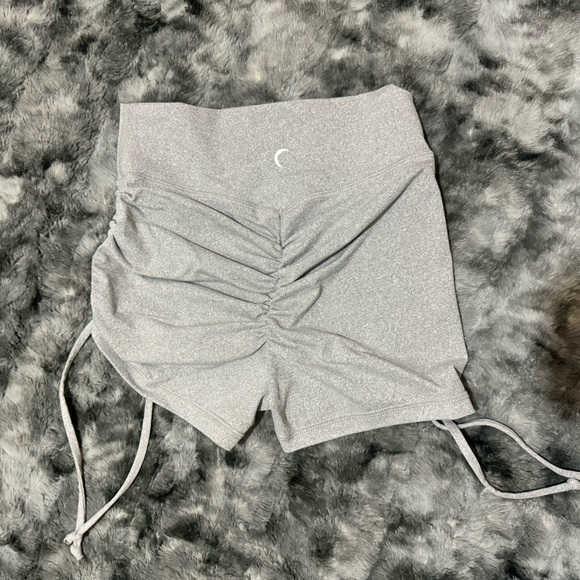 ZYIA Scrunchy Butt shorts - Picture 3 of 3